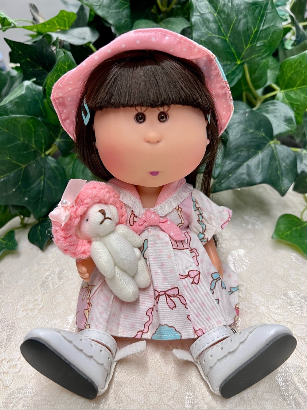 Mia Potato Doll, 1/8 scale, 9”,  and 23 cm. Brown hair and brown bean eyes.